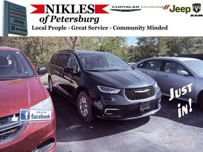 Used 2022 Chrysler Pacifica Touring-L