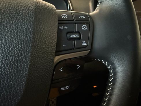 Used 2025 Toyota Camry SE FWD image 33