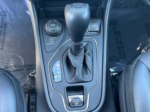 Used 2022 Jeep Cherokee Latitude Lux w/ Sun & Sound Group image 33