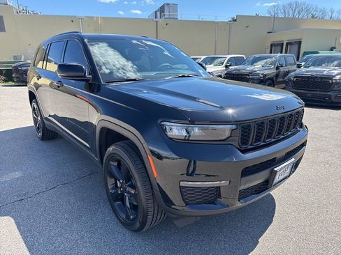 Certified 2025 Jeep Grand Cherokee L Limited w/ Black Appearance Package AWD/4WD image 7