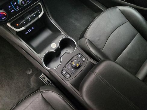 Used 2024 GMC Terrain SLT image 26