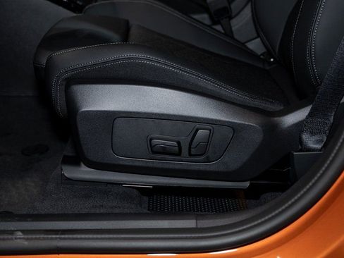 Used 2025 BMW X1 xDrive28i w/ Premium Package image 16