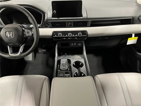 New 2025 Honda Pilot Touring image 18
