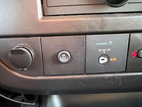 Used 2025 Chevrolet Express 2500 w/ Driver Convenience Package image 23