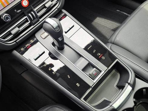 New 2026 Porsche Macan AWD/4WD image 24