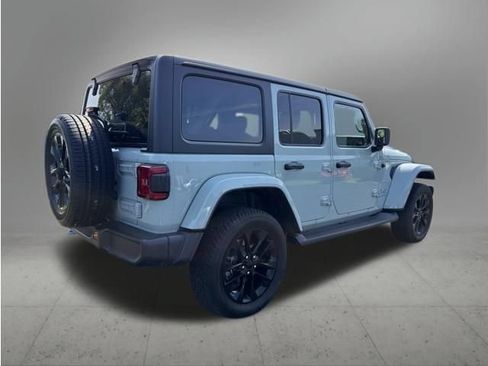 Used 2023 Jeep Wrangler Unlimited Sahara w/ Cold Weather Group AWD/4WD image 3