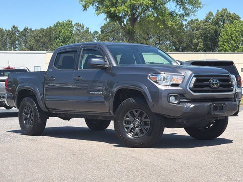 Used 2021 Toyota Tacoma SR5 AWD/4WD image 2