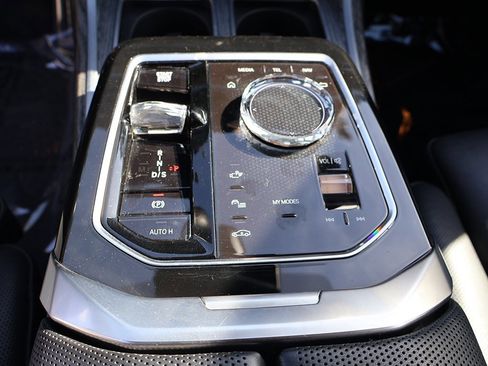 Used 2025 BMW 740i image 61