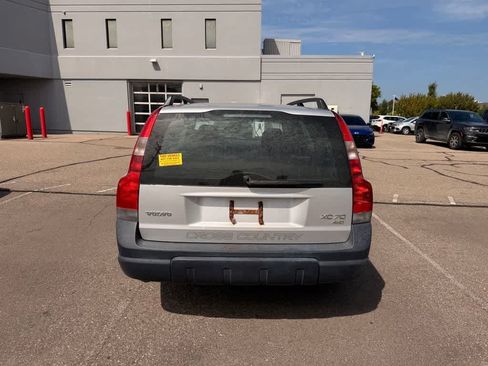 Used 2004 Volvo XC70 AWD/4WD image 5