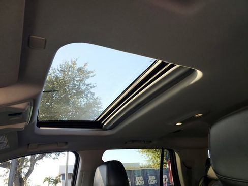 Used 2020 Cadillac Escalade Luxury image 17