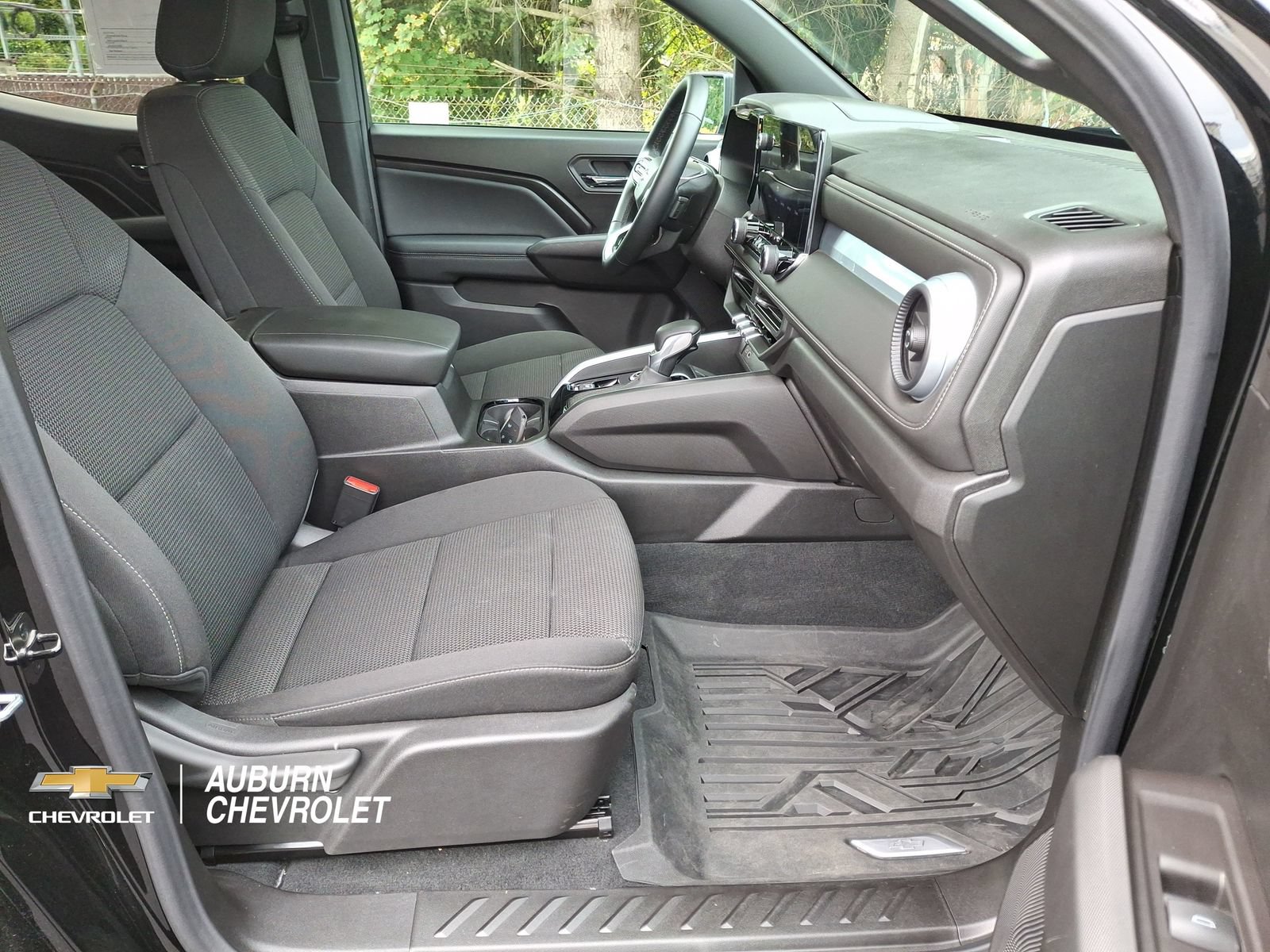 Used 2025 Chevrolet Colorado LT w/ Advanced Trailering Package AWD/4WD image 23
