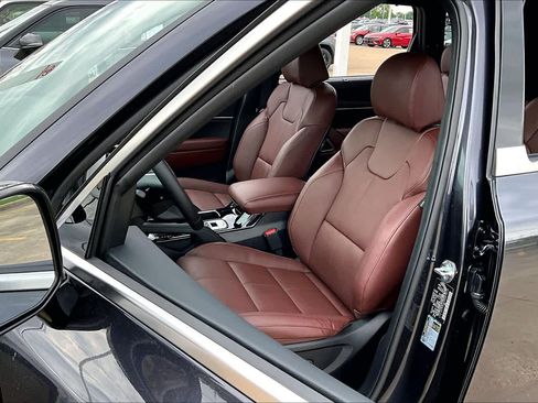 Used 2025 Kia Telluride SX w/ SX Captain's Chair Package FWD image 14