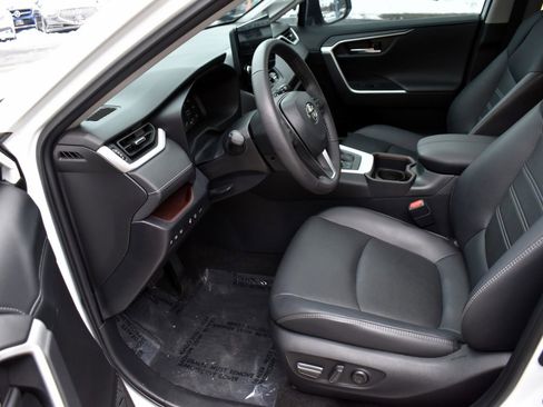 Used 2023 Toyota RAV4 Limited image 27