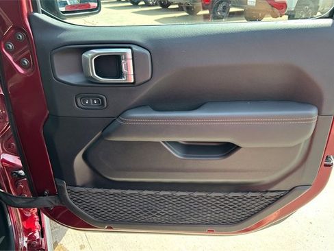 Used 2021 Jeep Gladiator Mojave image 16