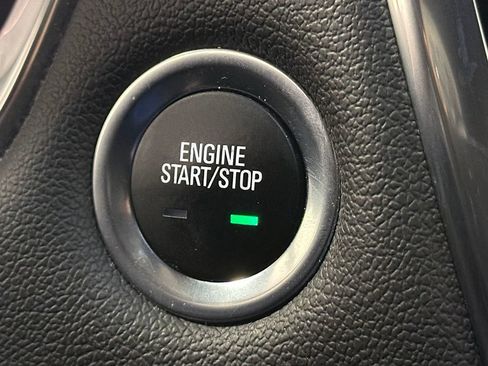 Used 2022 Chevrolet Traverse LT FWD image 31