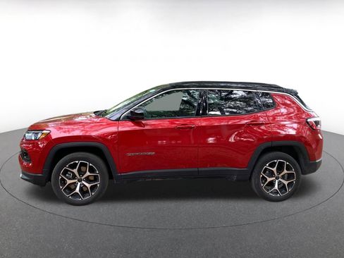 Used 2025 Jeep Compass Limited image 4