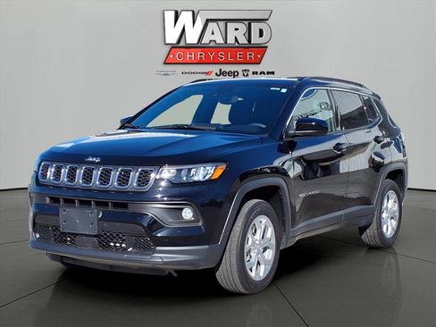 Used 2024 Jeep Compass Latitude image 7