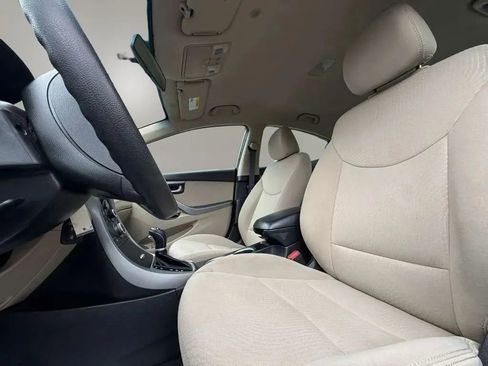 Used 2014 Hyundai Elantra SE w/ Option Group 02 FWD image 11