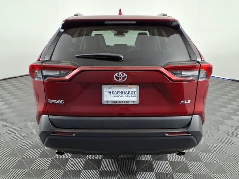 Used 2021 Toyota RAV4 XLE Premium FWD image 4