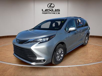 Used 2025 Toyota Sienna XLE
