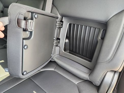 Used 2021 GMC Sierra 1500 SLT w/ SLT Convenience Package image 16