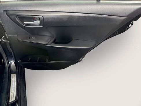 Used 2016 Toyota Camry SE image 27