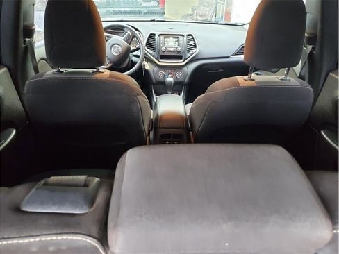 Used 2018 Jeep Cherokee Latitude FWD image 27