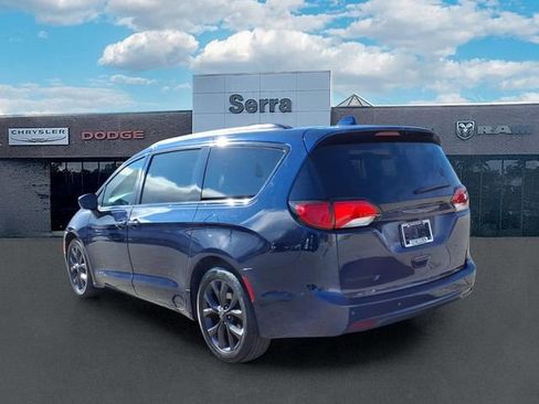 Used 2019 Chrysler Pacifica Touring-L Plus w/ Advanced Safetytec Group FWD image 4