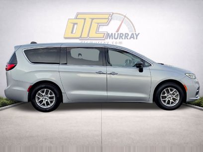 Used 2024 Chrysler Pacifica Touring-L