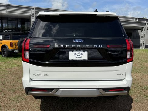 Certified 2025 Ford Expedition Max Platinum w/ Driver's Package AWD/4WD image 6