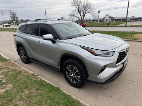 Used 2020 Toyota Highlander XLE image 7