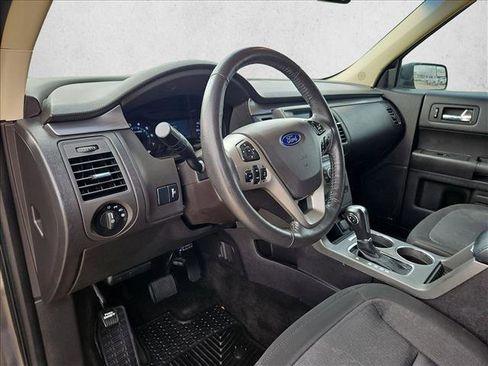 Used 2018 Ford Flex SE image 9