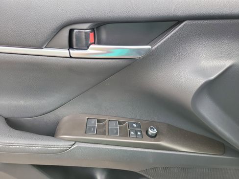 Used 2022 Toyota Camry XSE image 6