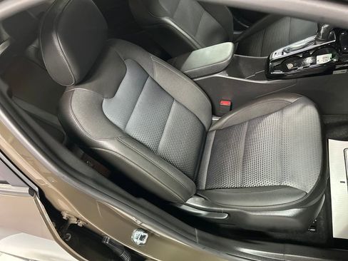 Used 2024 Chevrolet Trax LT w/ Sunroof Package image 26