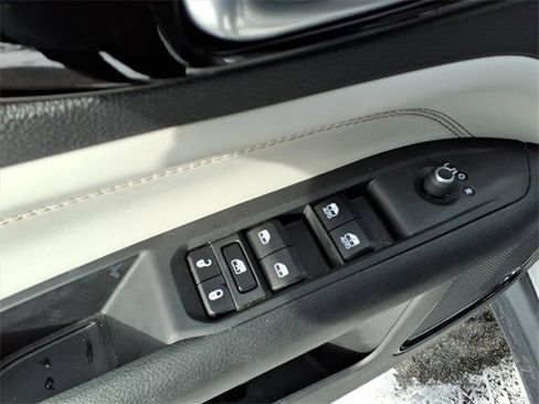 Used 2023 Jeep Compass Limited image 17