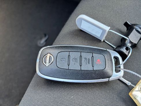 Used 2025 Nissan Versa SV image 21