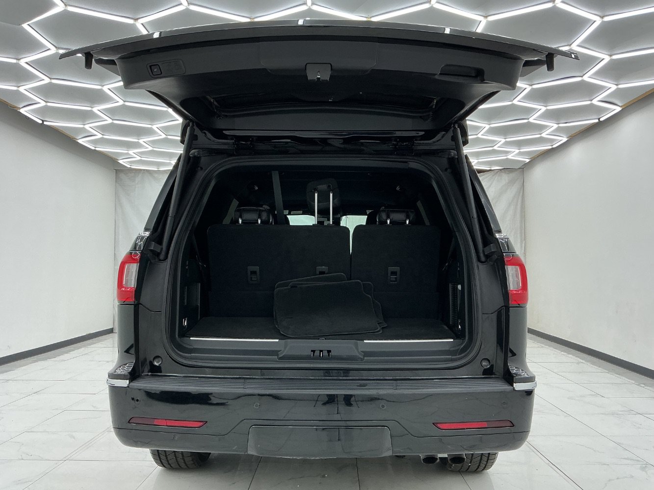 Used 2018 Lincoln Navigator Premiere RWD image 49
