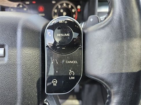 Used 2020 Land Rover Discovery Landmark image 24