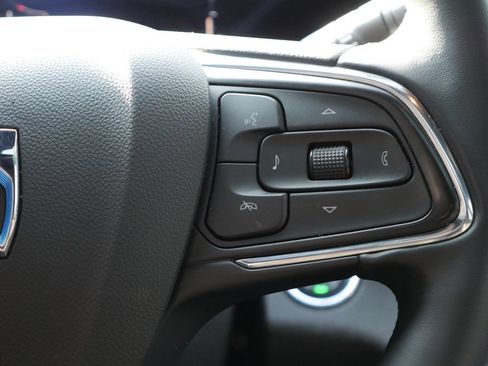Used 2025 Buick Envista Sport Touring w/ Experience Buick Package FWD image 16