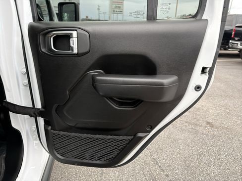 Used 2025 Jeep Wrangler Willys image 17