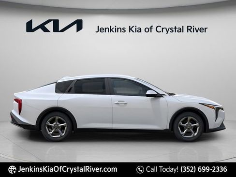 New 2026 Kia K4 FWD image 2