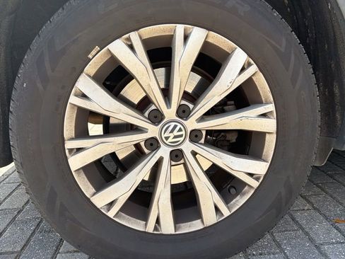 Used 2018 Volkswagen Tiguan SE image 12