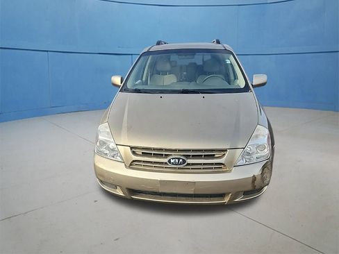 Used 2009 Kia Sedona LX image 4