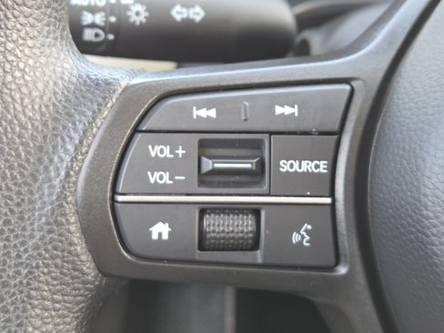 Used 2025 Honda HR-V LX image 33