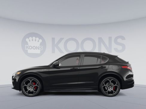 Used 2023 Alfa Romeo Stelvio Ti image 2