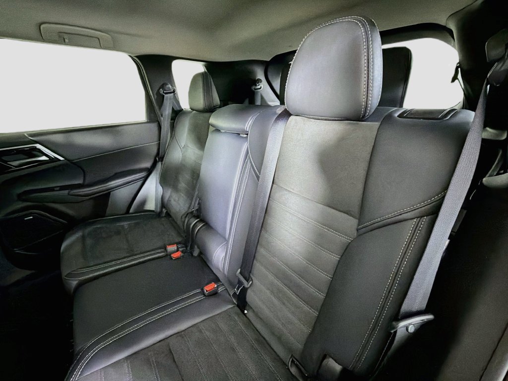Used 2025 Mitsubishi Outlander SE FWD image 25
