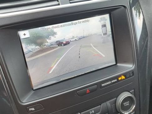 Used 2019 Ford Explorer XLT w/ Equipment Group 202A AWD/4WD image 14