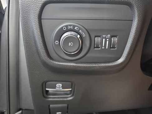 Used 2022 Jeep Grand Cherokee L Limited AWD/4WD image 27