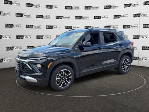 Used 2025 Chevrolet TrailBlazer LT AWD/4WD image 2
