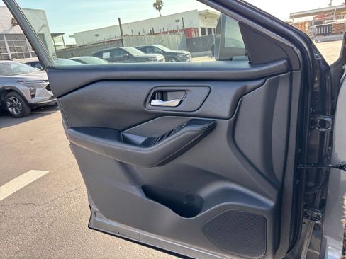 Used 2025 Nissan Rogue SV AWD/4WD image 18